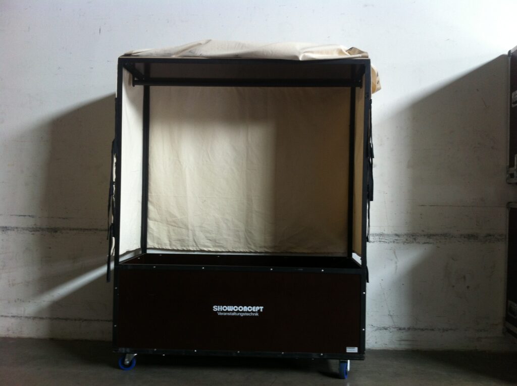 Wardrobe on wheels
Design and Construction
Showconcept GmbH